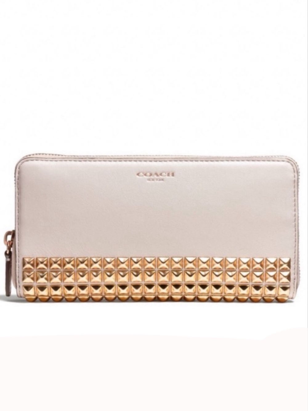 💯Authentic Coach Wallet!! (sold out in stores!)